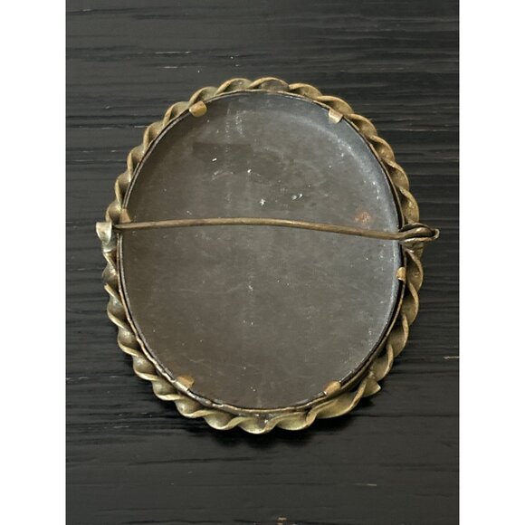 Antique Brooch Portrait of a Pompadour Lady Wearing a Hat Oval Frame Patina - Picture 6 of 10